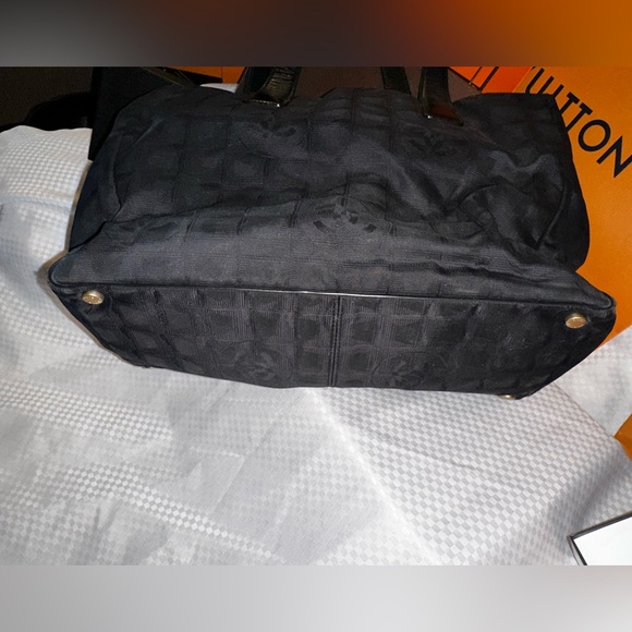 Chanel Travel Line Black Logo embossed Tote Bag. Twilly/Scarf. Charm. Dust Bag - Picture 6 of 12